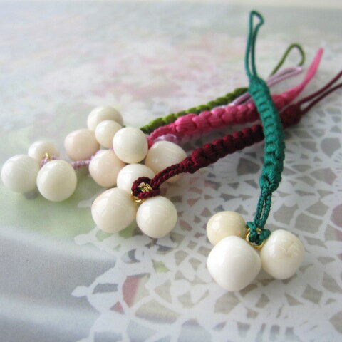 白サンゴ お守り根付け 3コ付き 変形 パワーストーン 『宝石サンゴ』 珊瑚婚 還暦 誕生日 御祝 厄除 御守 3月の誕生石 ギフト プレゼント 結婚35周年 ...