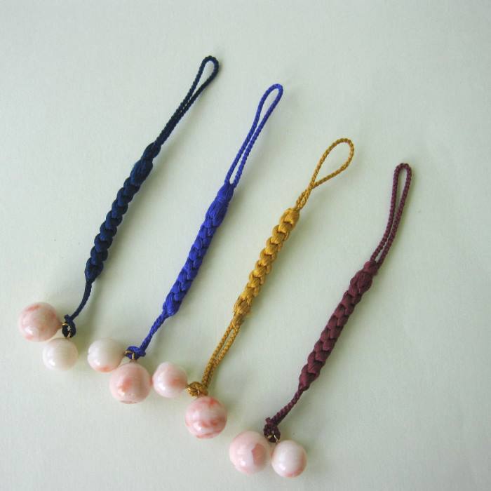 ピンクさんご 丸玉 正絹根付け (約10〜12ミリ) 2個付 開運 お守り 厄除け 『宝石サンゴ』 珊瑚婚 還暦 誕生日 御祝 厄除 御守 3月の誕生石 ギフト...