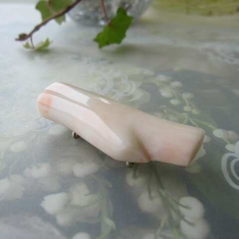 ミッド珊瑚 ナチュラルな枝の帯留め 帯留 和服 和小物 『宝石サンゴ』 珊瑚婚 還暦 誕生日 御祝 厄除 御守 3月の誕生石 ギフト プレゼント 結婚35周年 ...