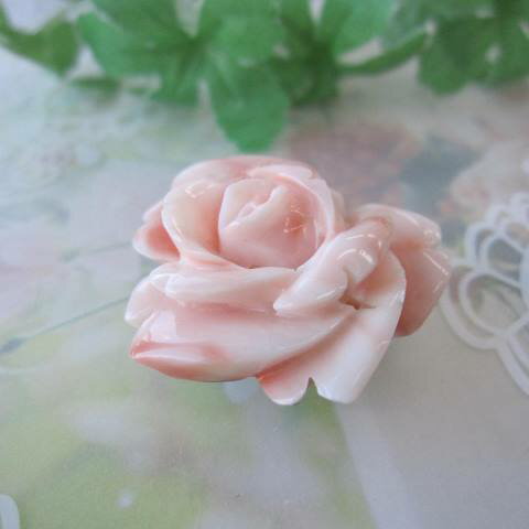 ピンク珊瑚 薔薇の花の彫り帯留め 着物 浴衣 和装小物 『宝石サンゴ』 珊瑚婚 還暦 誕生日 御祝 厄除 御守 3月の誕生石 ギフト プレゼント 結婚35周年 珊瑚職人