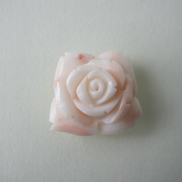 ミッド珊瑚 バラの花の帯留め 真鍮 帯留 和小物 着物 薔薇『宝石サンゴ』 珊瑚婚 還暦 誕生日 御祝 厄除 御守 3月の誕生石 ギフト プレゼント 結婚35周年 珊瑚職人