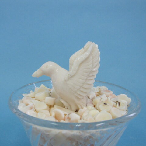 ミッド珊瑚 鳥の置物 バード チップ 珊瑚 天然珊瑚 無染色 宝石 サンゴ さんご 厄除け 魔除け 長寿 健康 母の日 手作り coral コーラル