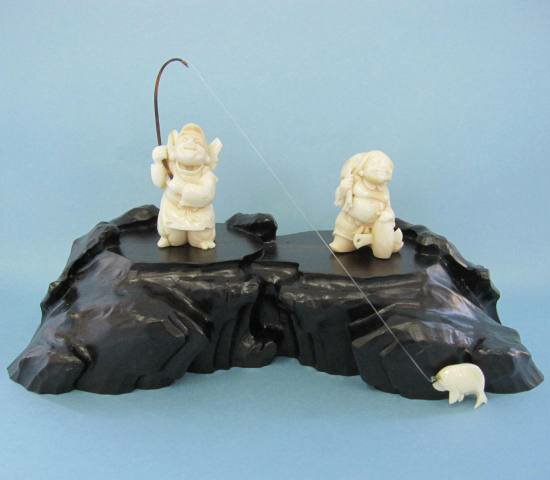 シナ海珊瑚 恵比寿 大黒の置物 黒檀台 七福神 希少 宝石サンゴ 珊瑚婚 還暦 誕生日 御祝 厄除 御守 3月の誕生石 ギフト プレゼント 結婚35周年 珊瑚職...