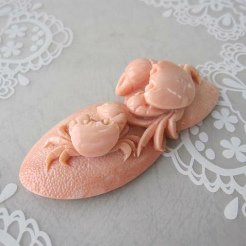 桃珊瑚の親子カニ(シオマネキ)の置物 蟹 かに オブジェ コーラル 『宝石サンゴ』 珊瑚婚 還暦 誕生日 御祝 厄除 御守 3月の誕生石 ギフト プレゼント 結...