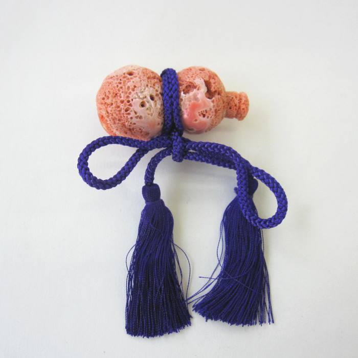 桃珊瑚 大瓢箪 置物 縁起物 ひょうたん 人絹 宝石サンゴ 珊瑚婚 還暦 誕生日 御祝 厄除 御守 3月の誕生石 ギフト プレゼント 結婚35周年 珊瑚職人