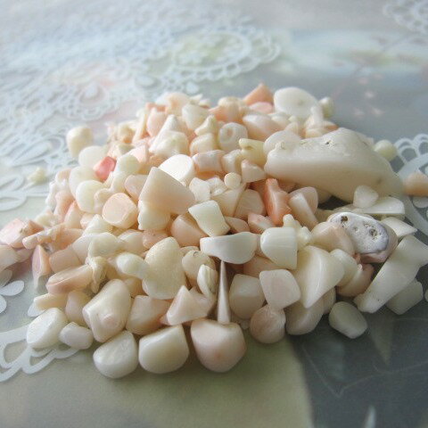 白珊瑚のチップ 一袋20匁(75g) お買い得 『宝石サンゴ』 珊瑚婚 還暦 誕生日 御祝 厄除 御守 3月の誕生石 ギフト プレゼント 結婚35周年 珊瑚職人