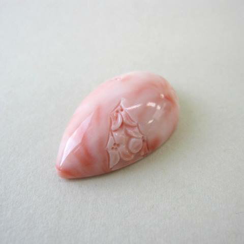 ピンク珊瑚の桜の彫りドロップパーツ/ルース/手作り/オリジナル/『宝石サンゴ』