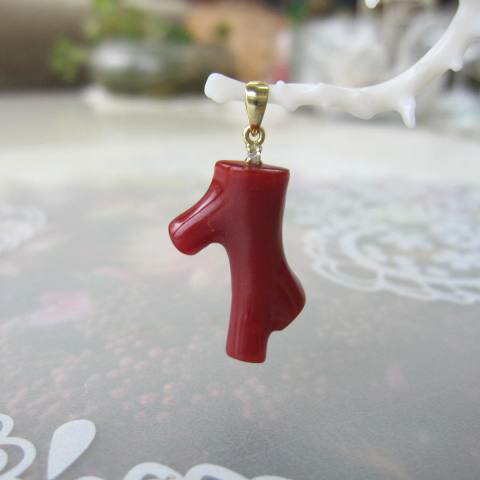 日本・高知産血赤珊瑚 枝ペンダントトップ K18 ダイヤモンド0.01ct 『宝石サンゴ』 珊瑚婚 還暦 誕生日 御祝 厄除 御守 3月の誕生石 ギフト プレゼント 結婚35周年 珊瑚職人