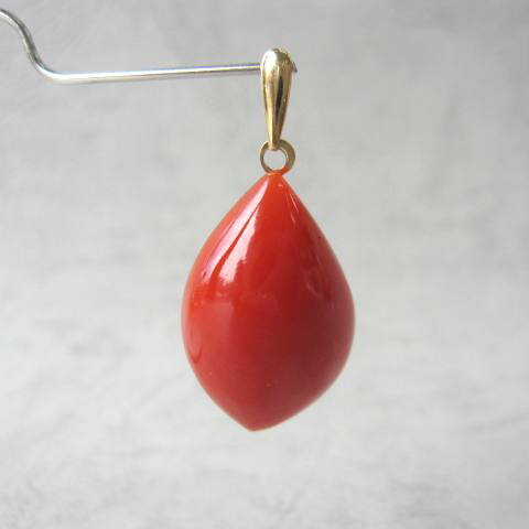 日本・高知産赤珊瑚 変形ペンダントトップ K18 天然素材 『宝石サンゴ』 珊瑚婚 還暦 誕生日 御祝 厄除 御守 3月の誕生石 ギフト プレゼント 結婚35周年 珊瑚職人