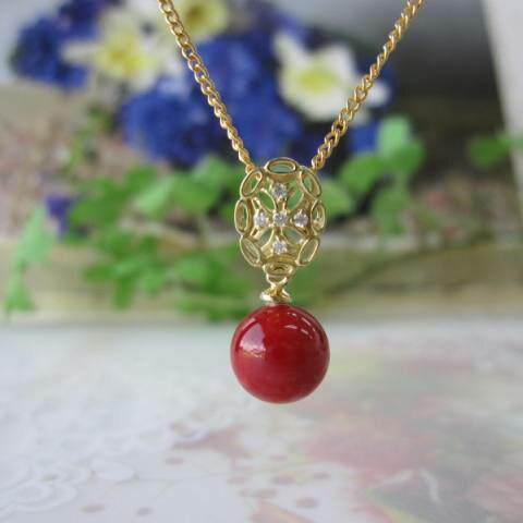 日本・高知産血赤珊瑚 丸玉 ペンダントトップ （8.6ミリ） K18 ダイヤモンド0.03ct 『宝石サンゴ』 珊瑚婚 還暦 誕生日 御祝 厄除 御守 3月の誕生石 ギフト プレゼント 結婚35周年 珊瑚職人