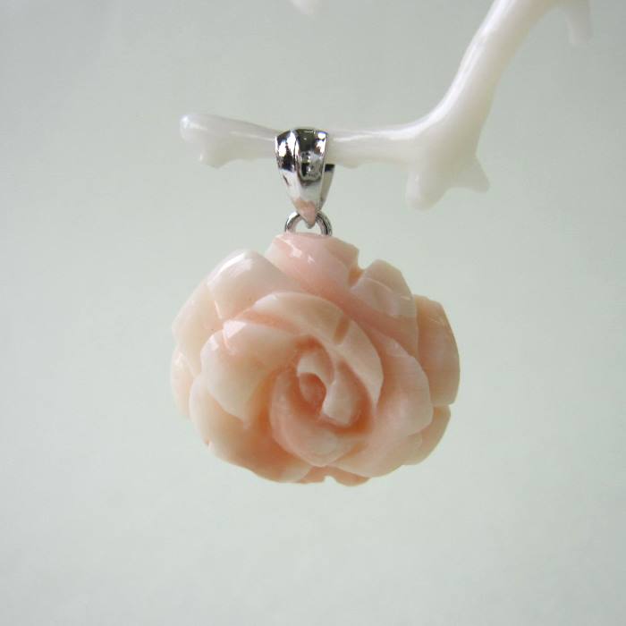 ピンクサンゴ 薔薇の花 ペンダントトップ 洋銀 宝石サンゴ 珊瑚婚 還暦 誕生日 御祝 厄除 御守 3月の誕生石 ギフト プレゼント 結婚35周年 珊瑚職人