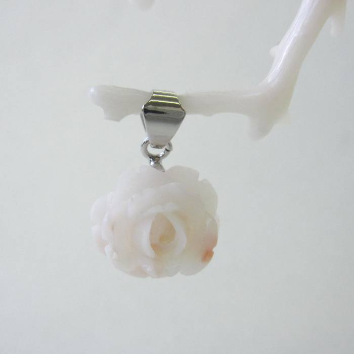 ミッド珊瑚 清楚な薔薇の花ペンダント (約12ミリ)真鍮 『宝石サンゴ』 珊瑚婚 還暦 誕生日 御祝 厄除 御守 3月の誕生石 ギフト プレゼント 結婚35周年...