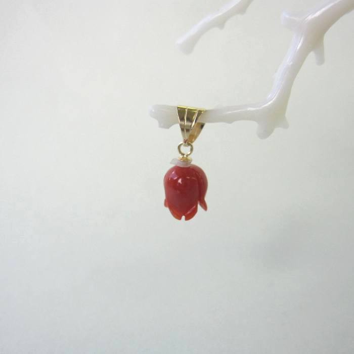日本 高知産赤珊瑚 薔薇のつぼみ ペンダントトップ K18 『宝石サンゴ』 珊瑚婚 還暦 誕生日 御祝 厄除 御守 3月の誕生石 ギフト プレゼント 結婚35周...