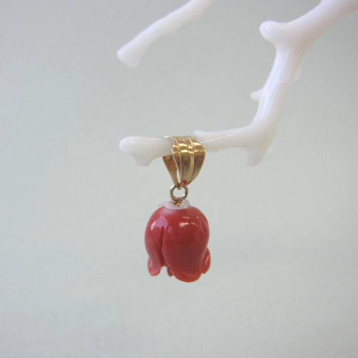 桃珊瑚 薔薇のつぼみ ペンダントトップ K18 『宝石サンゴ』 珊瑚婚 還暦 誕生日 御祝 厄除 御守 3月の誕生石 ギフト プレゼント 結婚35周年 珊瑚職人