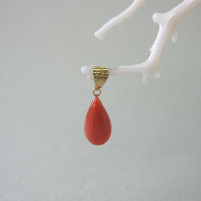 日本 高知産赤珊瑚 ドロップ ペンダントトップ K18 『宝石サンゴ』 珊瑚婚 還暦 誕生日 御祝 厄除 御守 3月の誕生石 ギフト プレゼント 結婚35周年 ...