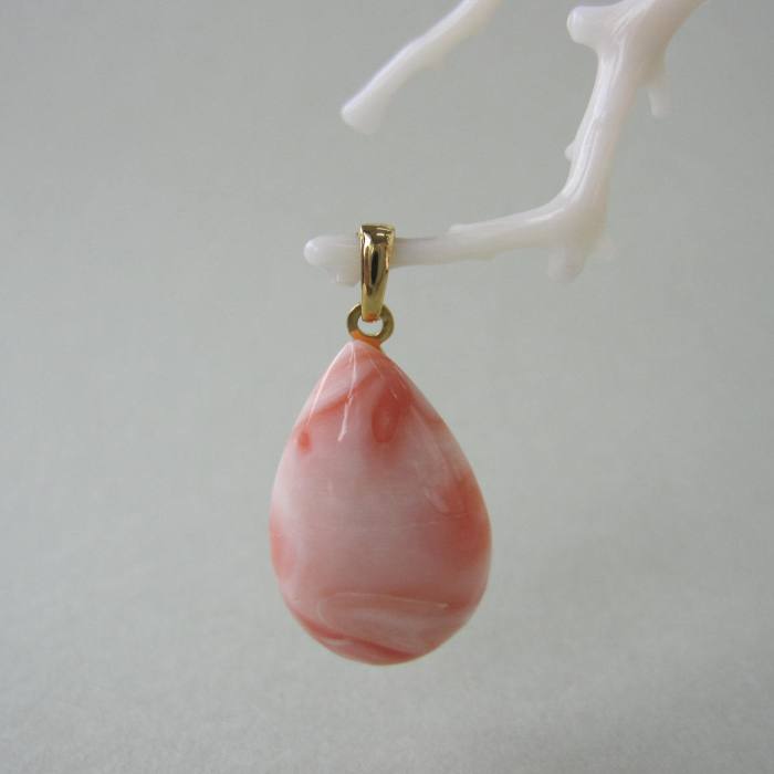 ピンク珊瑚 ドロップ ペンダントトップ 真鍮 宝石サンゴ 珊瑚婚 還暦 誕生日 御祝 厄除 御守 3月の誕生石 ギフト プレゼント 結婚35周年 珊瑚職人