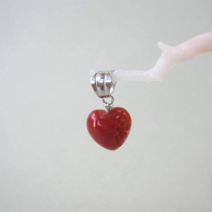 日本 高知産血赤珊瑚 ハート ペンダントトップ K14WG 宝石サンゴ 珊瑚婚 還暦 誕生日 御祝 厄除 御守 3月の誕生石 ギフト プレゼント 結婚35周年 珊瑚職人