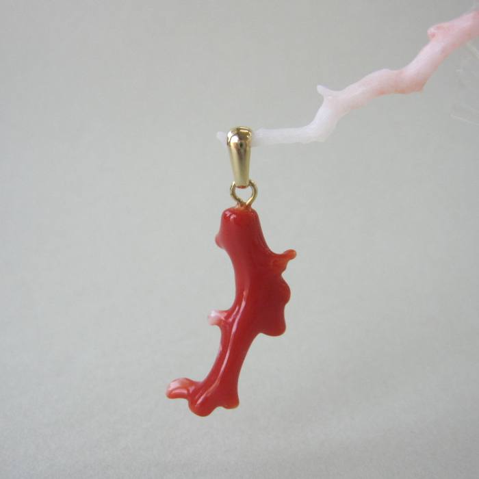 日本 高知産赤珊瑚 ナチュラルな枝 ペンダントトップ 『宝石サンゴ』 珊瑚婚 還暦 誕生日 御祝 厄除 御守 3月の誕生石 ギフト プレゼント 結婚35周年 珊瑚職人