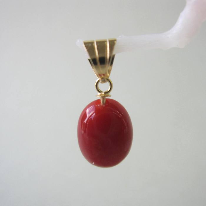 日本 高知産血赤珊瑚 オーバル ペンダントトップ K18 宝石サンゴ 珊瑚婚 還暦 誕生日 御祝 厄除 御守 3月の誕生石 ギフト プレゼント 結婚35周年 珊瑚職人