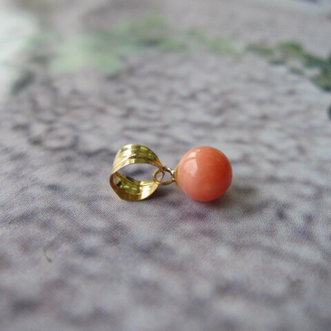 ピンク珊瑚 丸玉 ペンダントトップ （約5ミリ） ［ K18 or K14WG ］ 宝石サンゴ 珊瑚婚 還暦 誕生日 御祝 厄除 御守 3月の誕生石 ギフト プレゼント 結婚35周年 珊瑚職人