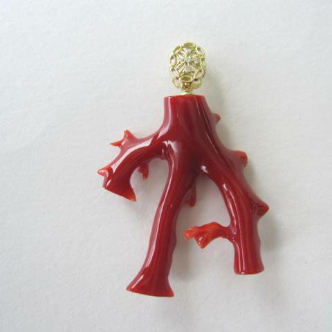 日本・高知産血赤珊瑚 枝 ペンダントトップ K18 ダイヤモンド0.03ct 『宝石サンゴ』 珊瑚婚 還暦 誕生日 御祝 厄除 御守 3月の誕生石 ギフト プレゼント 結婚35周年 珊瑚職人