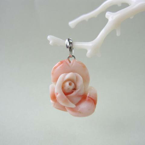 ピンク珊瑚 薔薇の花のペンダントトップ G.SILVER 『宝石サンゴ』 珊瑚婚 還暦 誕生日 御祝 厄除 御守 3月の誕生石 ギフト プレゼント 結婚35周年...