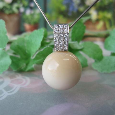 『大粒』 シナ海サンゴ デザインペンダントトップ （15.6ミリ） Pt900 ダイヤ0.18ct 『宝石サンゴ』 珊瑚婚 還暦 誕生日 御祝 厄除 御守 3月の誕生石 ギフト プレゼント 結婚35周年 珊瑚職人