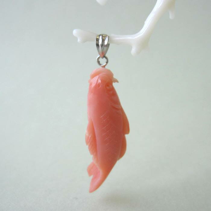 ピンク珊瑚 昇り鯉のペンダントトップ G.SILVER 『宝石サンゴ』 珊瑚婚 還暦 誕生日 御祝 厄除 御守 3月の誕生石 ギフト プレゼント 結婚35周年 ...