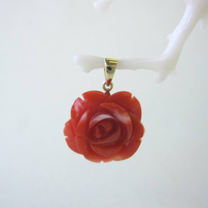 日本 高知産赤珊瑚 薔薇の花 ペンダントトップ K18 『宝石サンゴ』 珊瑚婚 還暦 誕生日 御祝 厄除 御守 3月の誕生石 ギフト プレゼント 結婚35周年 ...