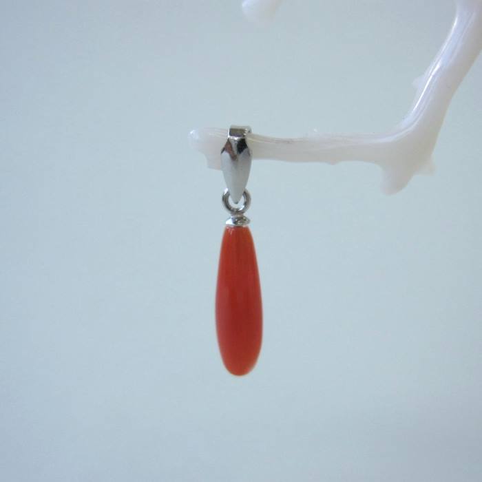 日本 高知産赤珊瑚 ドロップペンダントトップ Pt900 『宝石サンゴ』 珊瑚婚 還暦 誕生日 御祝 厄除 御守 3月の誕生石 ギフト プレゼント 結婚35周年 珊瑚職人