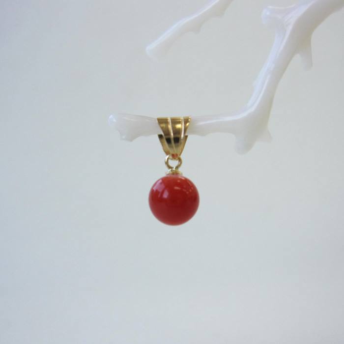 日本 高知産赤珊瑚 丸玉ペンダントトップ （5.6ミリ） K18 『宝石サンゴ』 珊瑚婚 還暦 誕生日 御祝 厄除 御守 3月の誕生石 ギフト プレゼント 結婚35周年 珊瑚職人