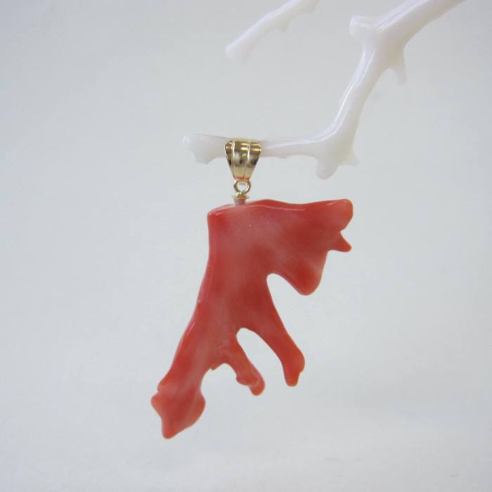 ピンク珊瑚 枝ペンダントトップ K18 宝石サンゴ 珊瑚婚 還暦 誕生日 御祝 厄除 御守 3月の誕生石 ギフト プレゼント 結婚35周年 珊瑚職人