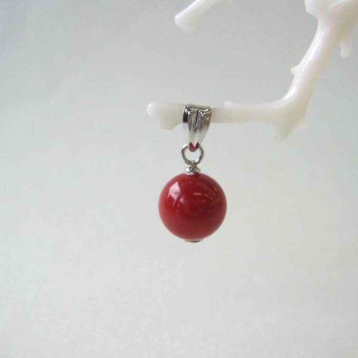 日本 高知産赤珊瑚 丸玉ペンダントトップ （8.2ミリ） Pt900 『宝石サンゴ』 珊瑚婚 還暦 誕生日 御祝 厄除 御守 3月の誕生石 ギフト プレゼント 結婚35周年 珊瑚職人