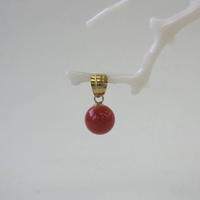 日本 高知産赤珊瑚 丸玉ペンダントトップ （6.6ミリ） K18 『宝石サンゴ』 珊瑚婚 還暦 誕生日 御祝 厄除 御守 3月の誕生石 ギフト プレゼント 結婚35周年 珊瑚職人
