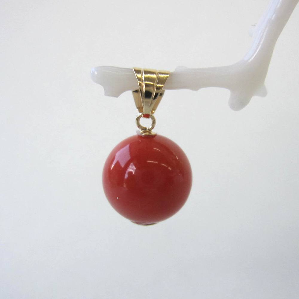 日本 高知産赤珊瑚 丸玉 ペンダントトップ （9.9ミリ） K18 宝石サンゴ 珊瑚婚 還暦 誕生日 御祝 厄除 御守 3月の誕生石 ギフト プレゼント 結婚35周年 珊瑚職人