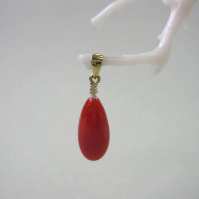日本 高知産血赤珊瑚 ドロップ ペンダントトップ K18 ダイヤモンド0.01ct 宝石サンゴ 珊瑚婚 還暦 誕生日 御祝 厄除 御守 3月の誕生石 ギフト プレゼント 結婚35周年 珊瑚職人