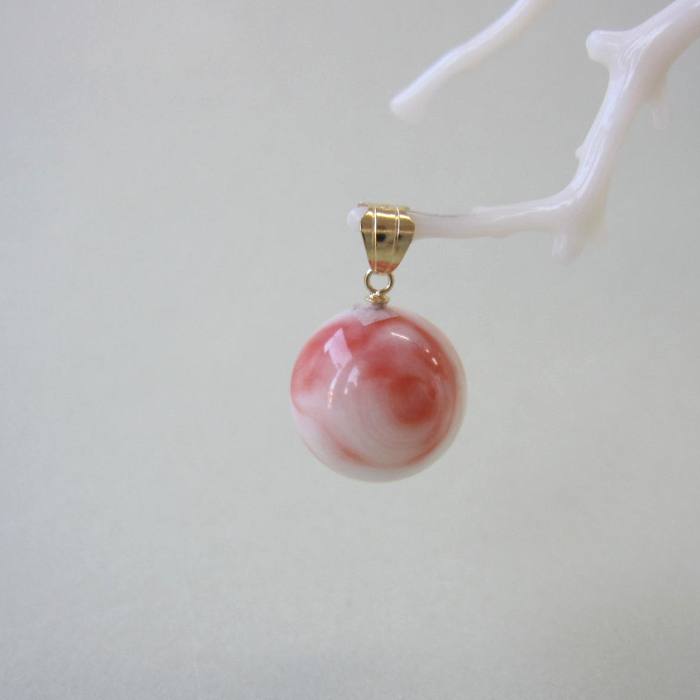 ピンク珊瑚 丸玉 ペンダントトップ (13.2ミリ) K18 宝石サンゴ 珊瑚婚 還暦 誕生日 御祝 厄除 御守 3月の誕生石 ギフト プレゼント 結婚35周年...