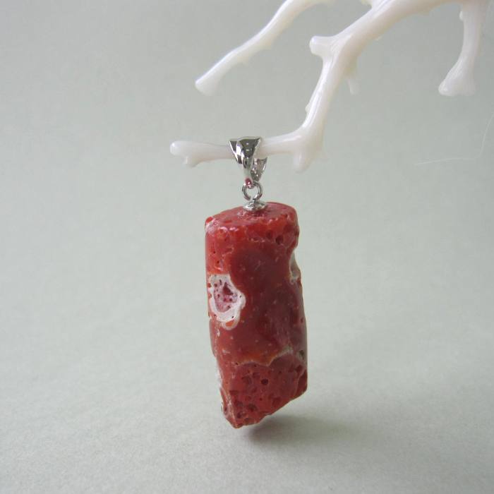 日本 高知産赤珊瑚 変形 ペンダントトップ SILVER 宝石サンゴ 珊瑚婚 還暦 誕生日 御祝 厄除 御守 3月の誕生石 ギフト プレゼント 結婚35周年 珊瑚職人