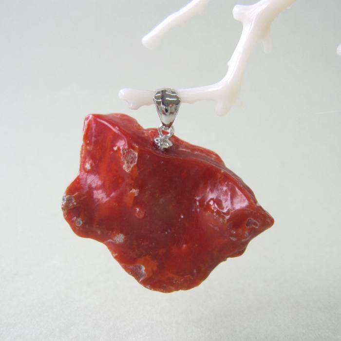 日本 高知産赤珊瑚 変形 ペンダントトップ SILVER 宝石サンゴ 珊瑚婚 還暦 誕生日 御祝 厄除 御守 3月の誕生石 ギフト プレゼント 結婚35周年 珊瑚職人