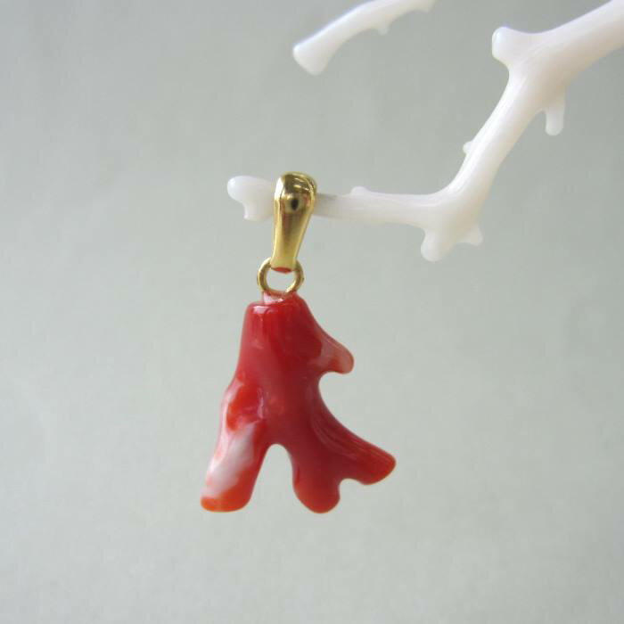 日本 高知産赤珊瑚 枝のペンダントトップ 真鍮 『宝石サンゴ』 珊瑚婚 還暦 誕生日 御祝 厄除 御守 3月の誕生石 ギフト プレゼント 結婚35周年 珊瑚職人