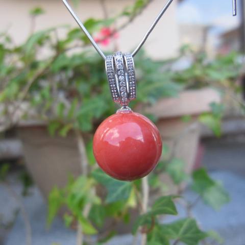 桃珊瑚 大玉ペンダントトップ 15ミリ K18WG ダイヤモンド0.16ct 『宝石サンゴ』 珊瑚婚 還暦 誕生日 御祝 厄除 御守 3月の誕生石 ギフト プレゼント 結婚35周年 珊瑚職人