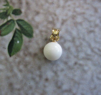 白珊瑚 丸玉ペンダントトップ (約7ミリ) K18 or K14WG 『宝石サンゴ』 珊瑚婚 還暦 誕生日 御祝 厄除 御守 3月の誕生石 ギフト プレゼント ...