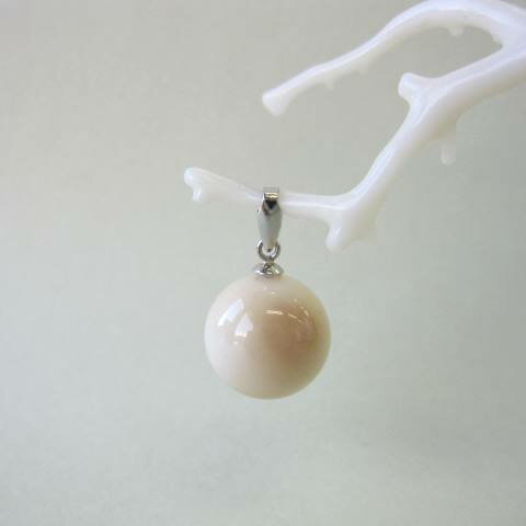 シナ海サンゴ 丸玉 ペンダントトップ （11.8ミリ） Pt900 『宝石サンゴ』 珊瑚婚 還暦 誕生日 御祝 厄除 御守 3月の誕生石 ギフト プレゼント 結婚35周年 珊瑚職人