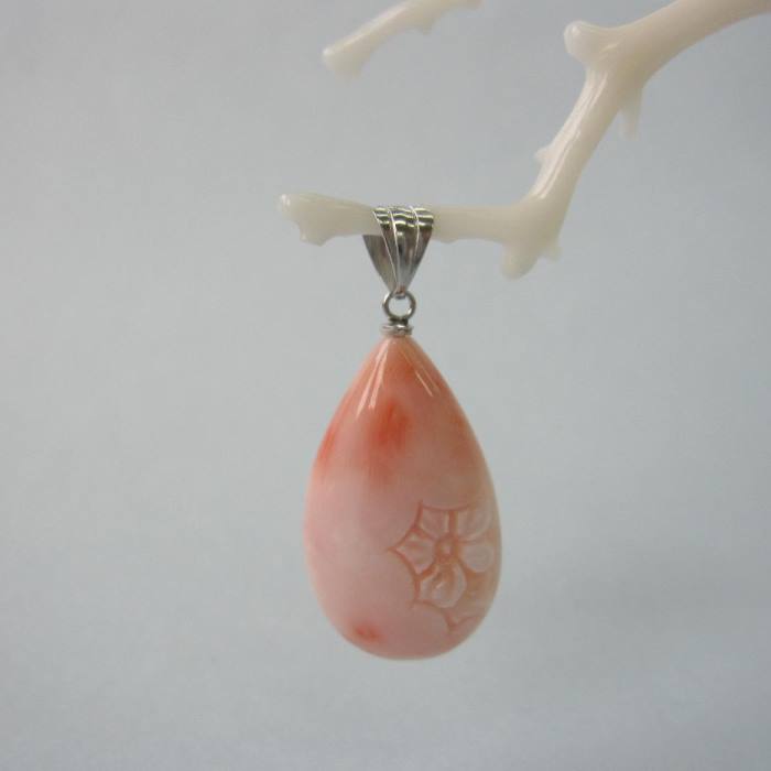 ピンク珊瑚 サクラの彫り ドロップ ペンダントトップ K14WG 宝石サンゴ 珊瑚婚 還暦 誕生日 御祝 厄除 御守 3月の誕生石 ギフト プレゼント 結婚35...