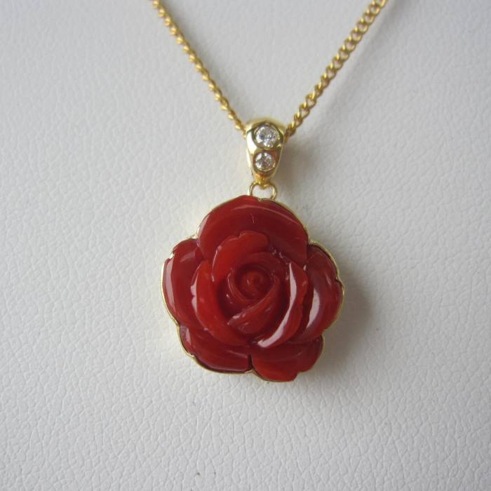 日本 高知産血赤珊瑚 薔薇の花 K18 ペンダントトップ ダイヤモンド0.03ct 18金 『宝石サンゴ』 珊瑚婚 還暦 誕生日 御祝 厄除 御守 3月の誕生石 ギフト プレゼント 結婚35周年 珊瑚職人