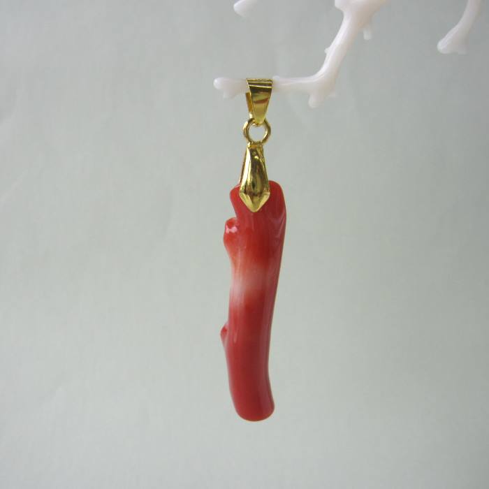 日本 高知産赤珊瑚 枝ペンダントトップ 真鍮 『宝石サンゴ』 珊瑚婚 還暦 誕生日 御祝 厄除 御守 3月の誕生石 ギフト プレゼント 結婚35周年 珊瑚職人