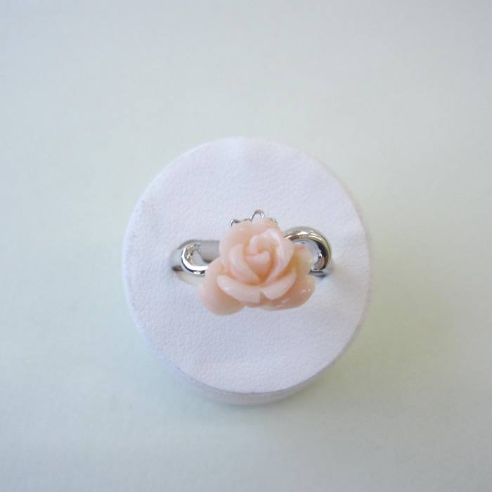 ミッド珊瑚 美しい薔薇の花 シルバー フリーサイズリング 指輪 SILVER 宝石サンゴ 珊瑚婚 還暦 誕生日 御祝 厄除 御守 3月の誕生石 ギフト プレゼント 結婚35周年 珊瑚職人(4.0)