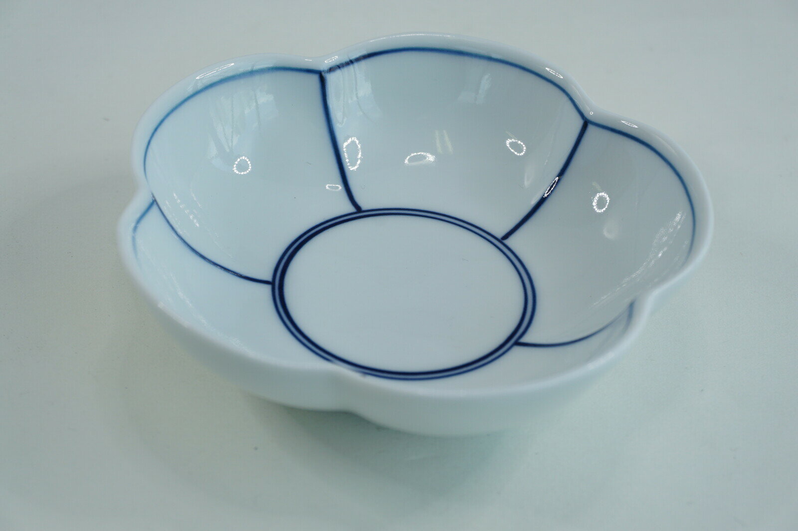 染付菊割り 梅小鉢 有田焼 日本製 小鉢 小付 和食器 かっぱ橋 料理道具のデパート三起堂 煌彩