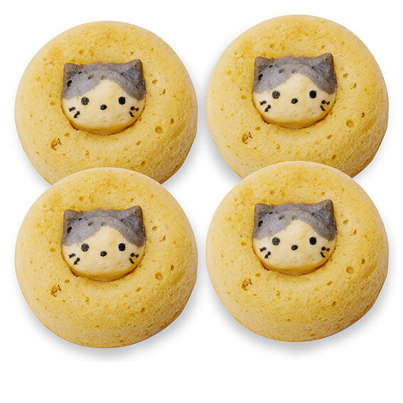 キャラメル味（ネコ）4個セット。 北九州の洋菓子の名店「ドルチェ・ディ・ロッカ・カリーノ」が展開する、かわいい動物たちが顔を出す「ZOONUTS（ズーナッツ）」。動物たちの細かい特徴や、表情まで、パティシエがこだわって作っているのがカリーノのこだわりです。九州産の原料をメインに使用したヘルシーな焼きドーナツは、大人から子供までたいへん喜ばれています。 当ショップは、「ドルチェ・ディ・ロッカ・カリーノ」のオフィシャル販売店ですので、幅広いアイテム展開と、オフィシャル店限定の「MIXフレーバーシリーズ」も購入可能です。