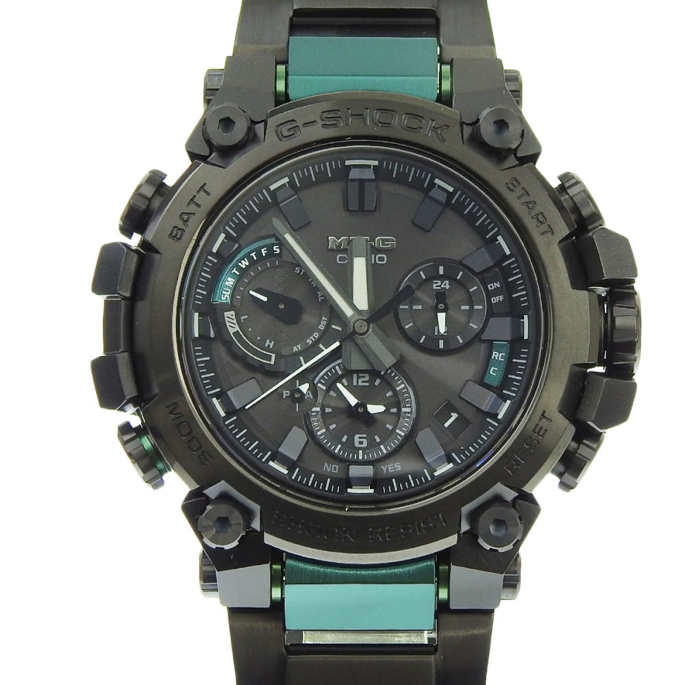 商品説明 商品番号24010038 ブランド名カシオ CASIO 商品名G-SHOCK MTG-B3000 Series 型番MTG-B3000BD-1A2JF サイズメンズ ケースサイズ:50.9mm(リューズ含めず) 内周(腕回り):約22.5cm 16コマ 駆動ソーラー電波 文字盤色素材ブラックステンレススチール カーボン 重量148.7g 付属品外箱 内箱 説明書 保証書(2024年1月購入印) 状態ランク:中古Aバックルに光の反射で確認できる程の微細なスレがございます。 ブレスレット着脱ボタンにルーペで確認できる程の微細なキズや打痕がございます。 10時側のプッシャーにルーペで確認できる程の微細なキズがございます。 9時側のケースサイドに光の反射で確認できる程の微細な打痕がございます。 曜針にルーペで確認できる程の極めて微細なキズがございます。 ウォッチ メンズ 紳士用 男性用 男物 バーインデックス 黒文字盤 黒ダイヤル 黒ダイアル ブラックダイヤル ブラックダイアル プレゼント ギフト パーティ 頑丈 丈夫 大きい 大きめ ごつい ジーショック Gショック G-ショック gshock クール 格好いい かっこいい カジュアル 普段使い 日常使い アウトドア ワイルド 緑色 グリーン クロノグラフ
